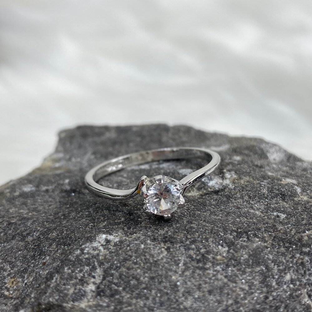 Vintage Signed AJ II Silver Tone Clear Gemstone Bypass Solitaire Ring Size 9.5 - Picture 4 of 7